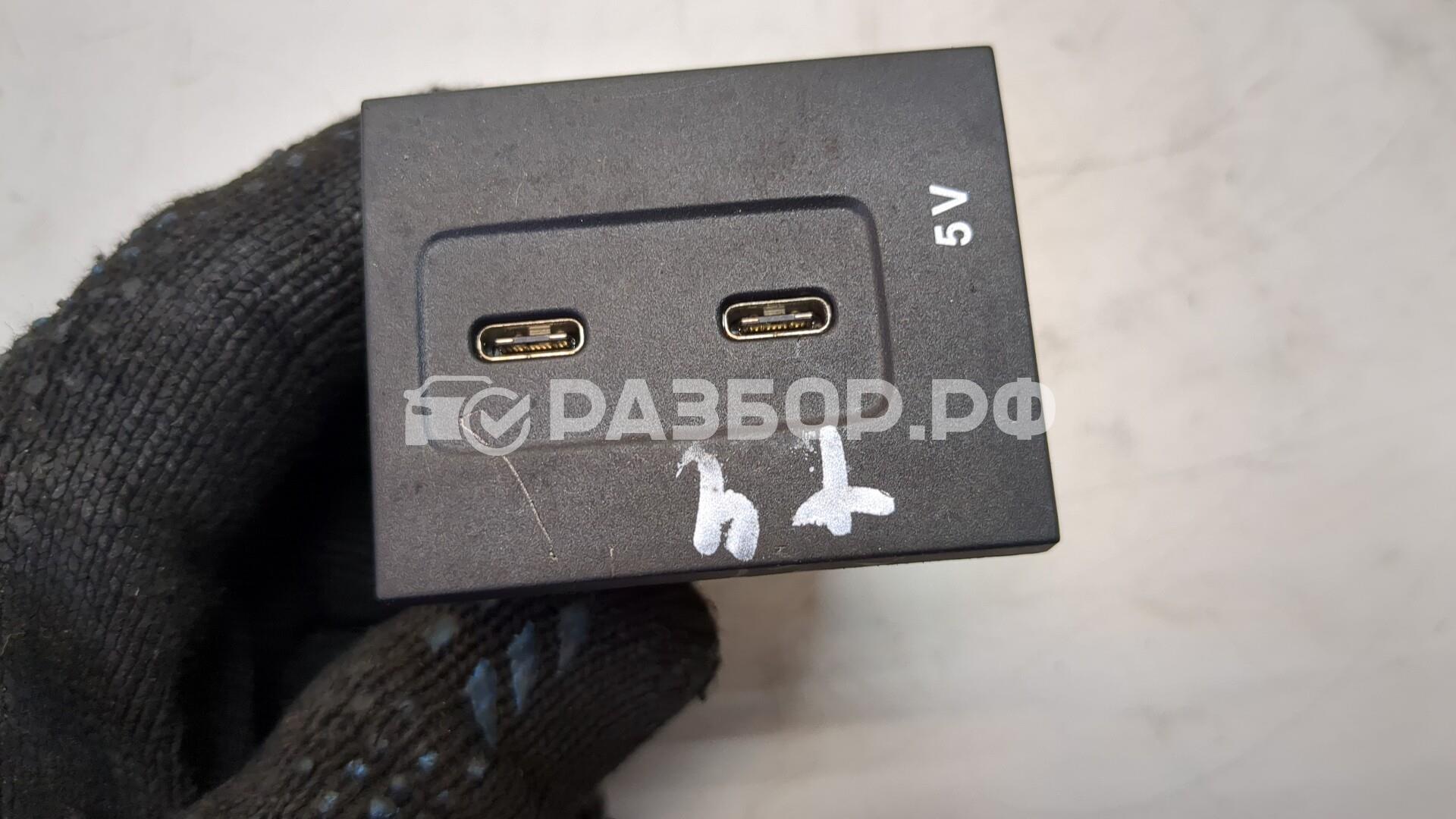 Гнездо AUX / USB IN